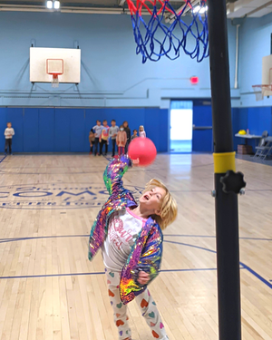 the-como-kid-play-basketball