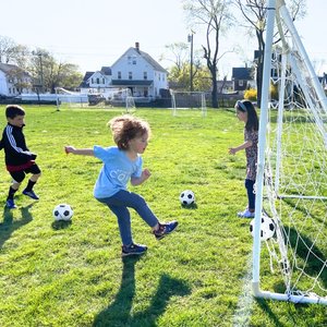 kids-play-soccer